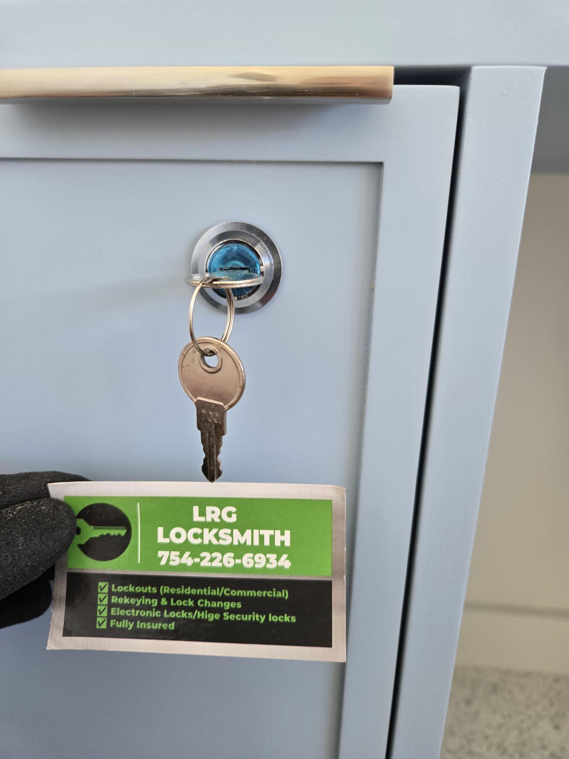 Locksmith Cabinet lock replacement